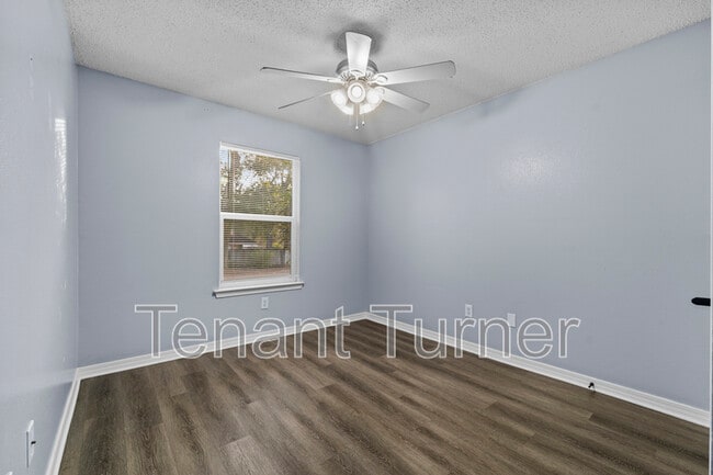 Building Photo - 13300 St Martin Dr