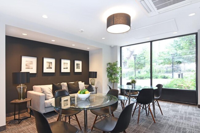 Building Photo - 2 Mill St