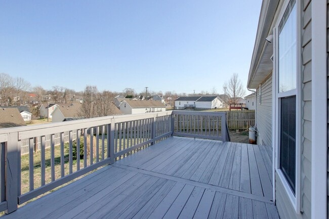 Building Photo - 3 bed 2 bath in the heart of St. B.  Fresh Paint.  Clean and Ready for You.