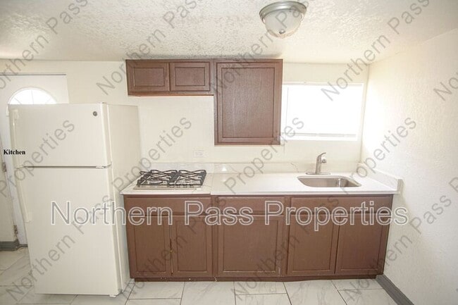 Building Photo - 2111 Portland Ave