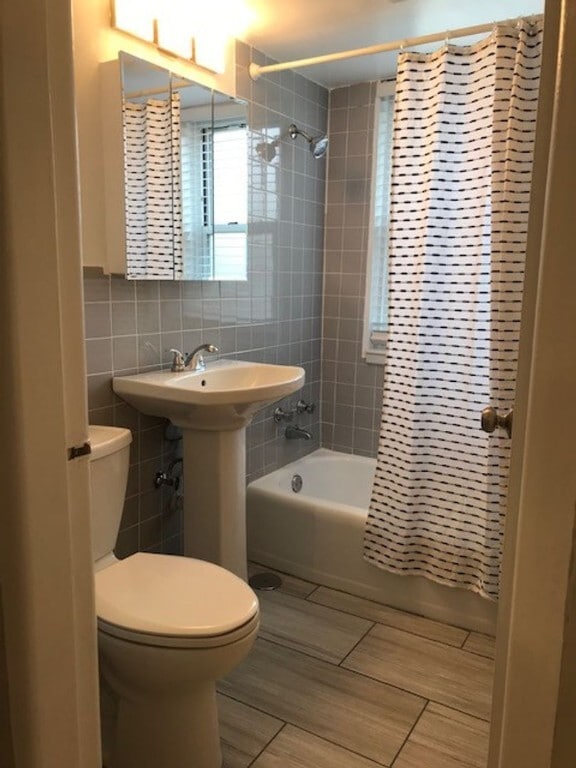 Building Photo - 2349 W Jarvis Ave