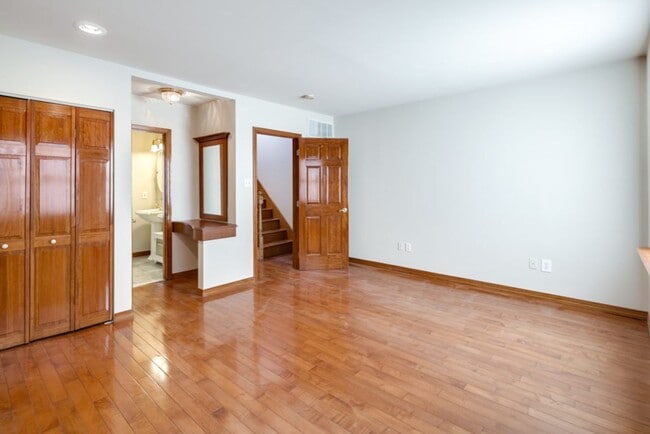 Building Photo - Spacious Three Bedroom Graduate Hospital Home w/ Roof Deck!