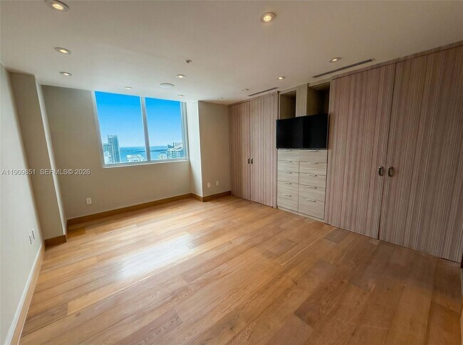 Building Photo - 92 SW 3rd St