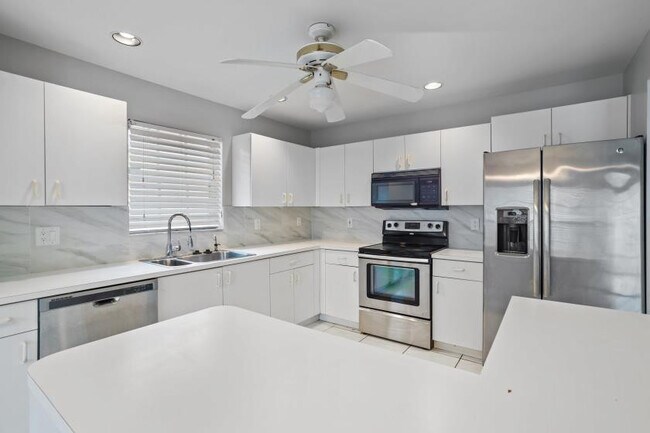 Building Photo - 3178 NW 72nd Ave