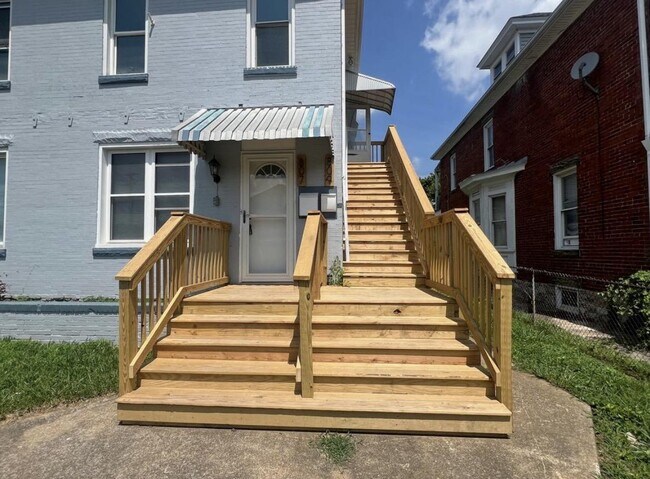Building Photo - 809 Mulberry Ave