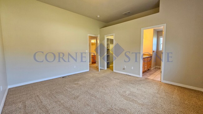 Building Photo - Spacious Home with Large Garage!