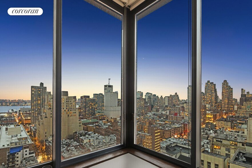 Building Photo - 350 W 50th St