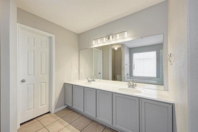 Building Photo - 2308 John Tee Dr