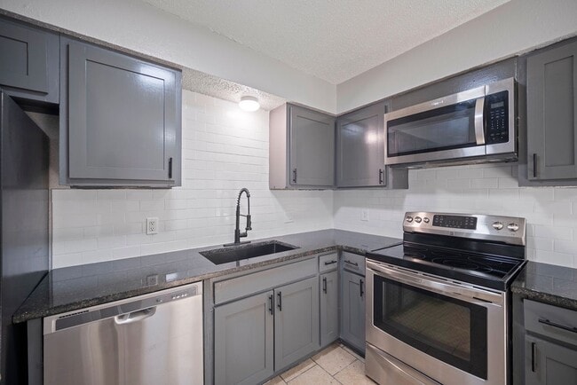 Building Photo - Diamond Villas