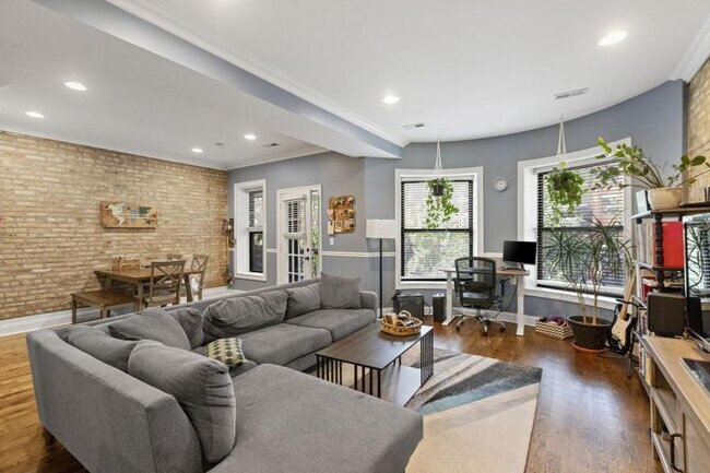 Primary Photo - 2 bedroom in Chicago IL 60640