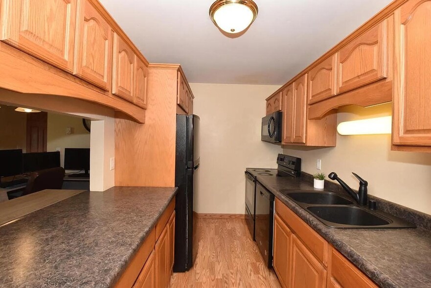 Building Photo - N114W17033 Armada Dr