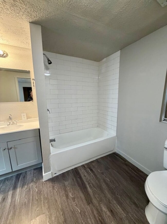 Building Photo - AVAILABLE NOW - 2 Bedroom/2 Bath in Pleasant Grove