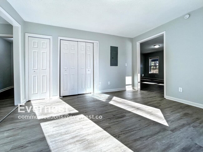 Building Photo - Charming 3-Bedroom, 2-Bathroom Home / Pet-...