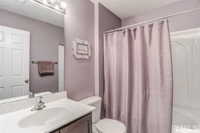 Building Photo - Fantastic 3 Story Townhome in East Raleigh...