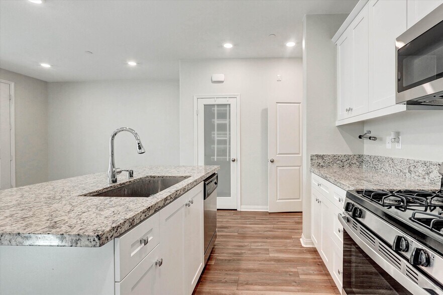 Building Photo - 26417 Choral Ln