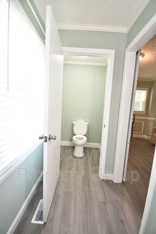 Building Photo - 823 Southview Cir