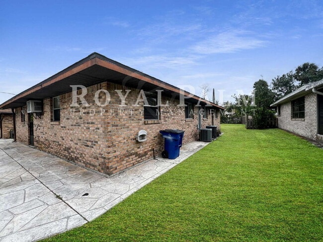 Building Photo - 27917 Washington St