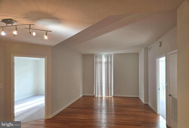 Building Photo - 155 Potomac Passage