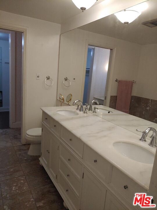 Building Photo - 23918 De Ville Way