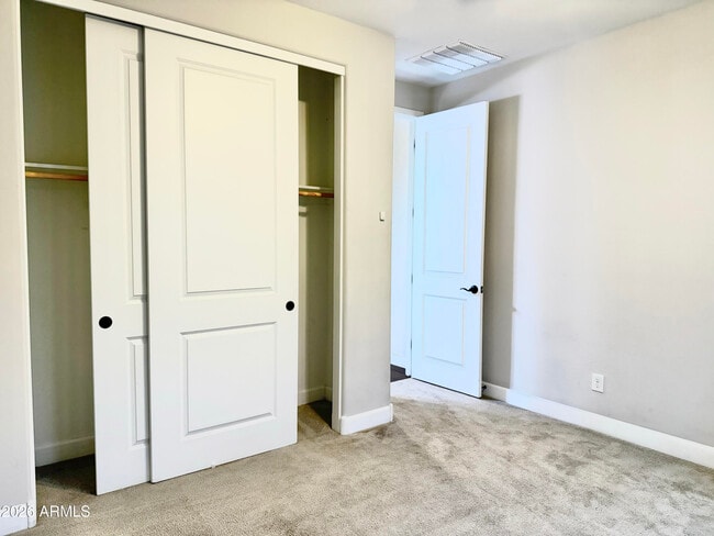 Building Photo - 1732 W Myrna Ln