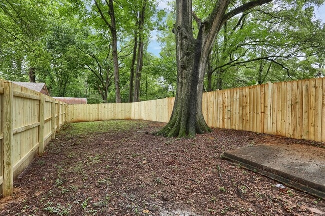 Building Photo - Sherwood Forest Living / 810 sqft / Monitored Alarm