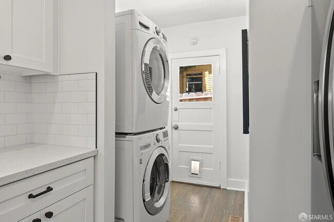 Building Photo - "Charming 1-Bedroom Oasis in Oakland with ...