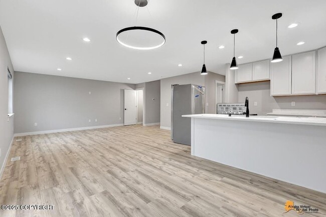 Building Photo - 623 Rita Cir