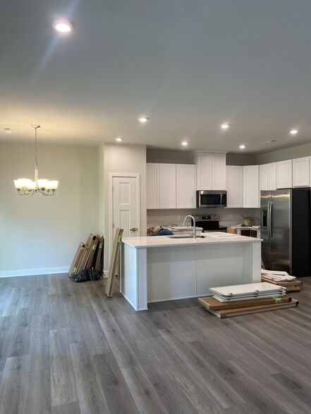 Building Photo - 1343 Crescent Ridge Dr