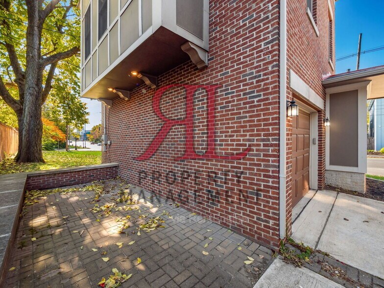 Building Photo - 782 Summit St