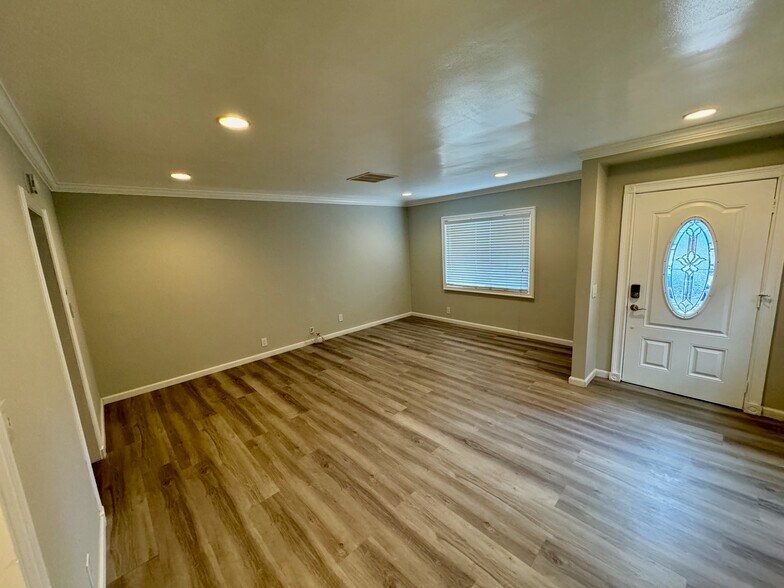 Building Photo - 18043 Martha St