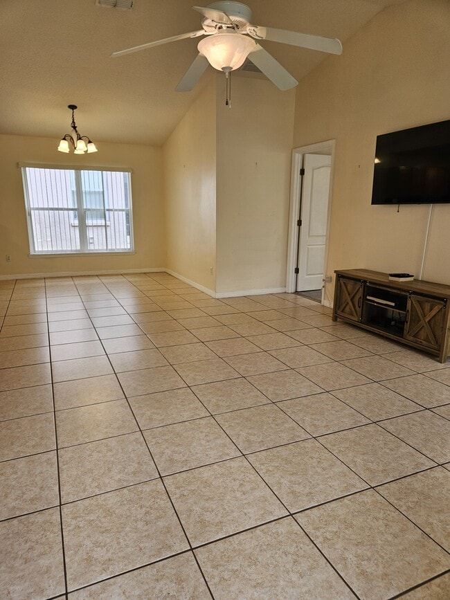 Building Photo - 297 Blue Jay Way