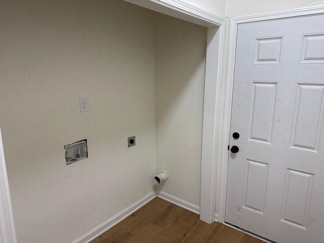 Building Photo - 3Bed 2Bath Home