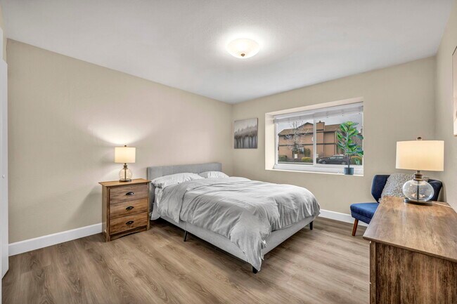 Building Photo - 1490 Foster Dr