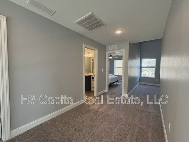 Building Photo - 1401 Miami Ct