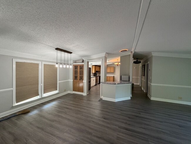 Building Photo - Spacious Ranch Home