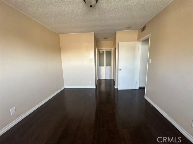 Building Photo - 9070 Huntington Dr