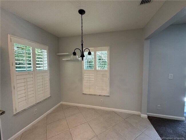 Building Photo - 4567 SE Murray Cove Cir