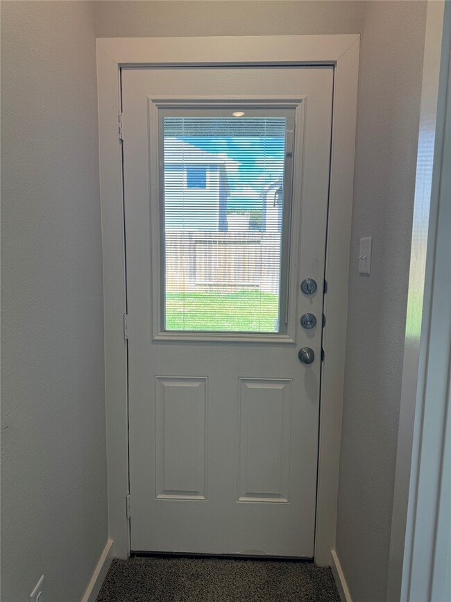 Building Photo - 9906 Grosbeak Ln