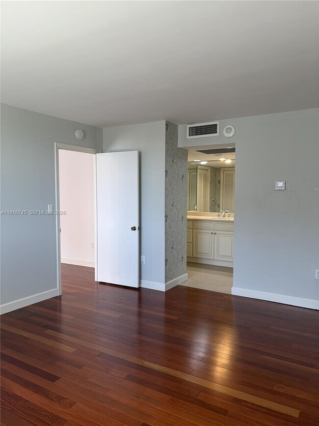 Building Photo - 625 Biltmore Way