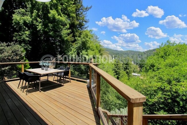 Building Photo - 47 Woodside Ln