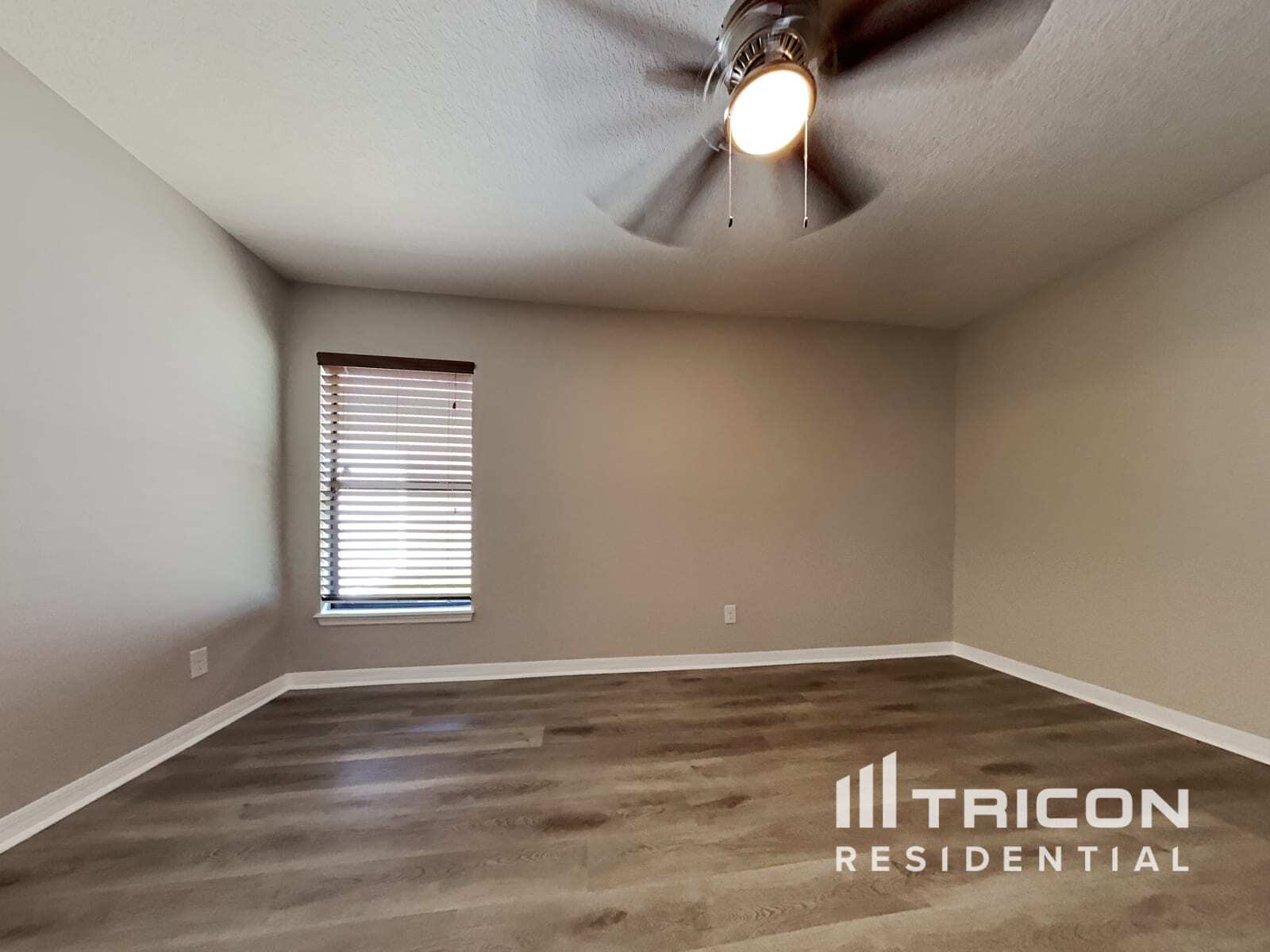 Building Photo - 591 Swallowtail Dr