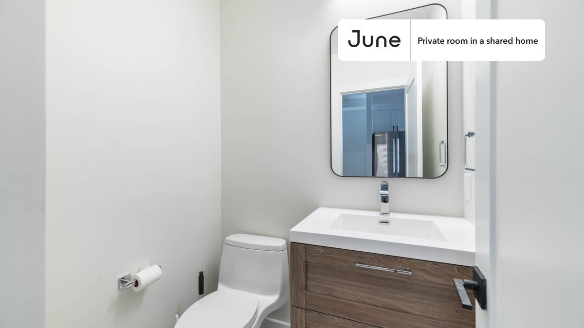 Building Photo - Room in Shared 3 bed/2.5 bath home in Columbia Heights