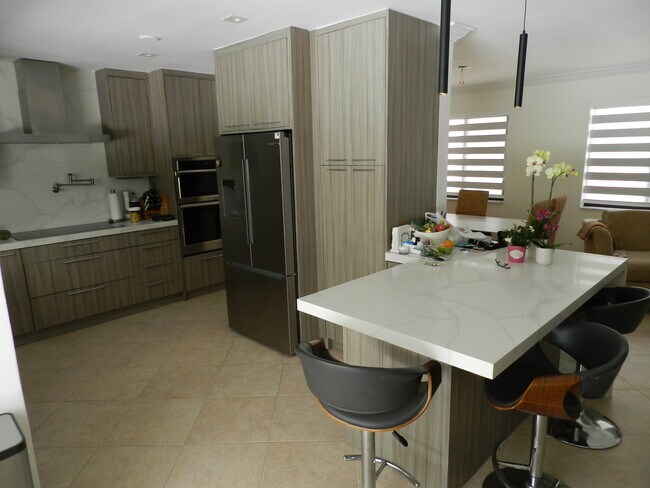 Building Photo - 9501 SW 69th Ct