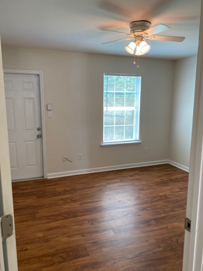 Building Photo - 97 Bass St