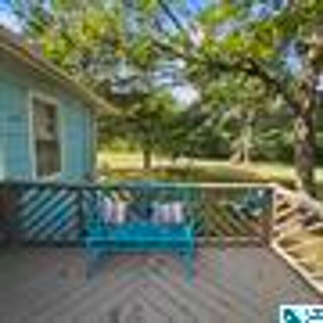 Building Photo - Charming 4 Bedroom, 1 Bathroom house