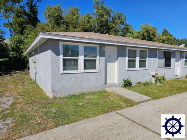 Primary Photo - 715 E 13th St