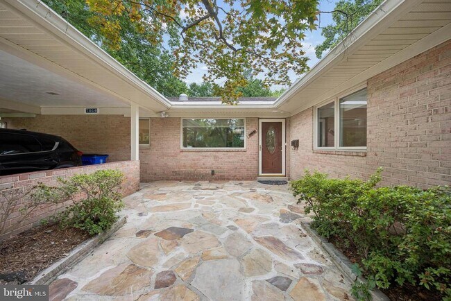Building Photo - 7016 Hopewood St