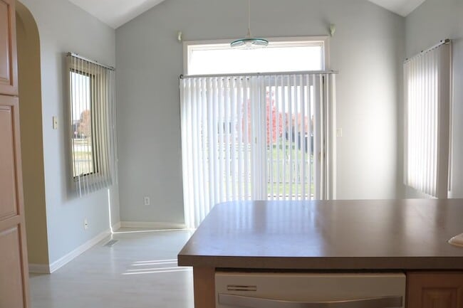 Building Photo - 9939 Sequoia Ln