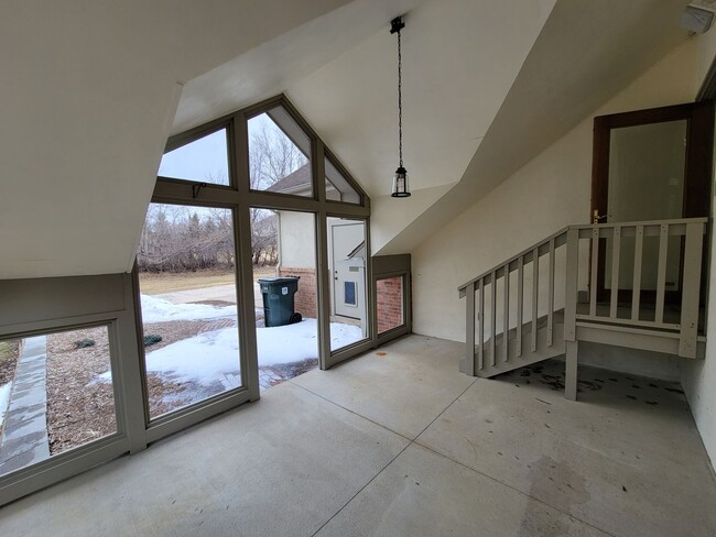 Building Photo - Upscale and Spacious Cedar Falls House for...
