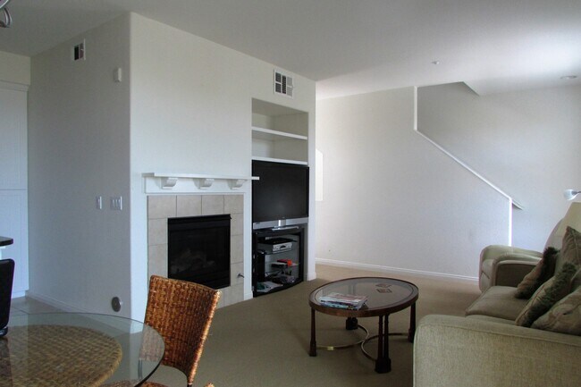Building Photo - 820 Harbor Cliff Way